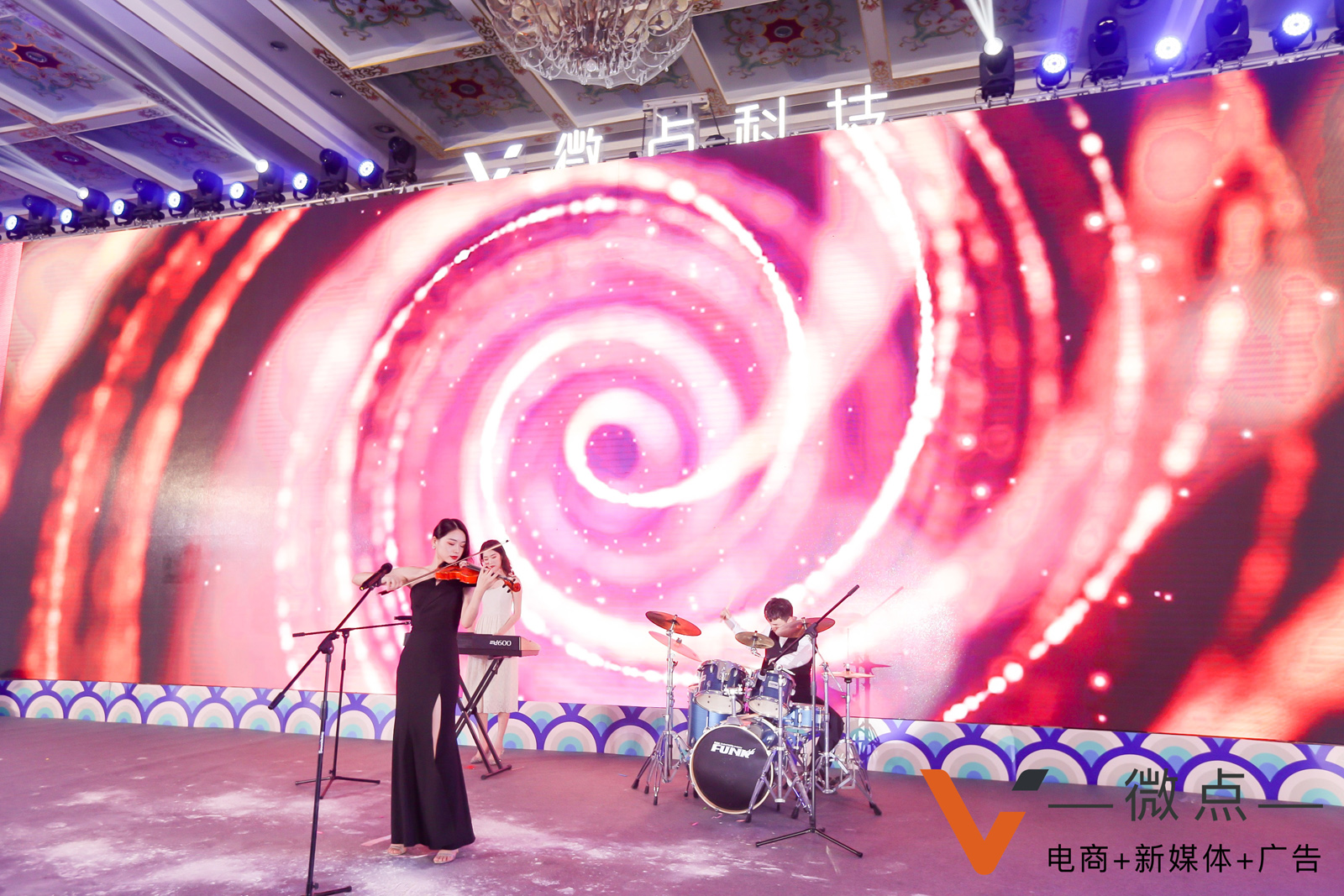 小提琴、電子、+架子鼓組合演奏